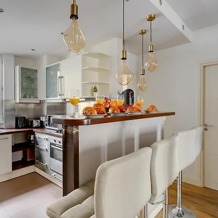 Bnbnook - Lovely 2br - Eiffel Tower & Other Sights Lejlighed