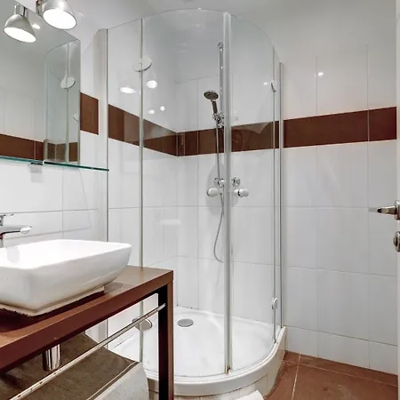 Bnbnook - Lovely 2br - Eiffel Tower & Other Sights Lejlighed